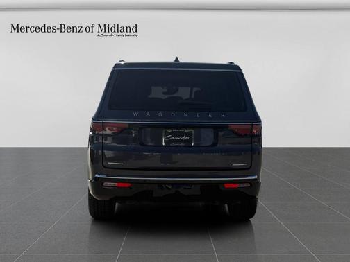 Metallic 2022 Jeep Wagoneer Series III