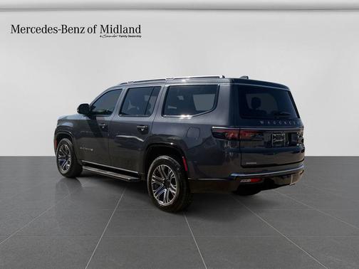 Metallic 2022 Jeep Wagoneer Series III