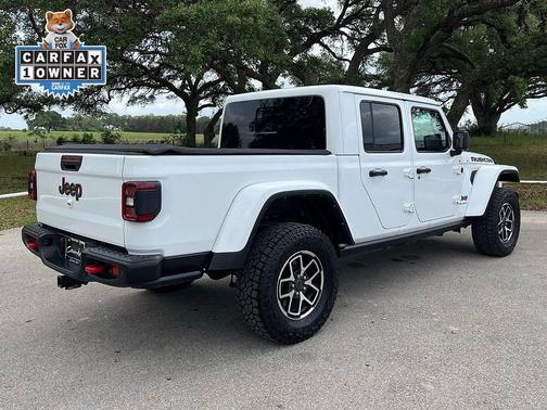 Bright White 2024 Jeep Gladiator Rubicon