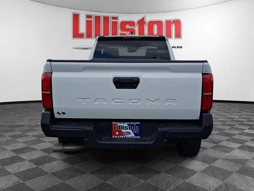 Ice 2025 Toyota Tacoma SR