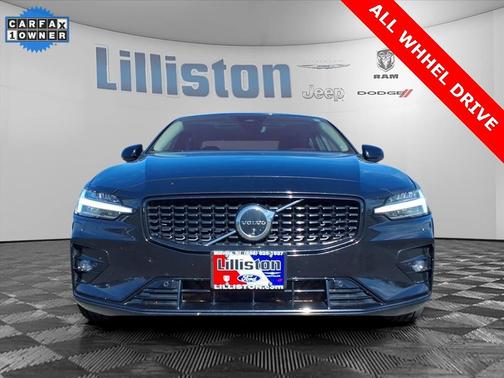 2024 Volvo S60 B5 Plus Dark Theme