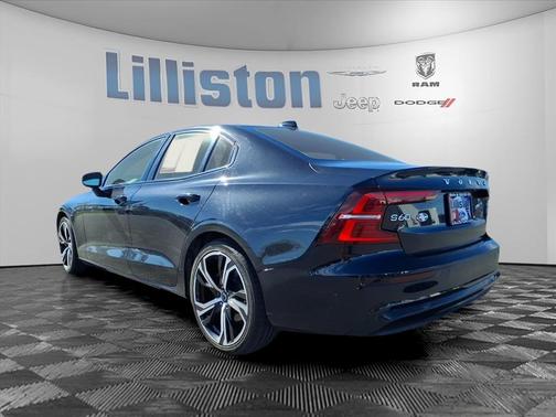 2024 Volvo S60 B5 Plus Dark Theme