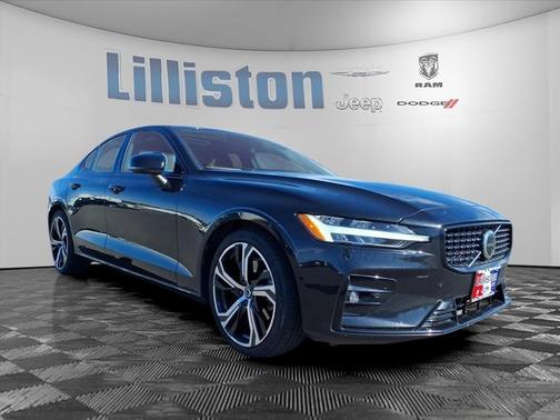 2024 Volvo S60 B5 Plus Dark Theme