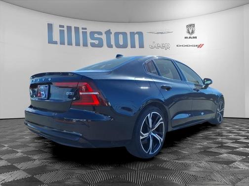 2024 Volvo S60 B5 Plus Dark Theme
