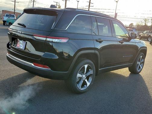 Diamond Black 2023 Jeep Grand Cherokee 4xe Base