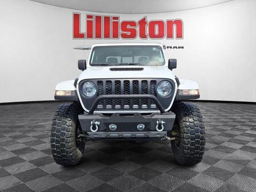 Bright White Clearcoat 2022 Jeep Gladiator Mojave