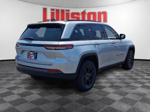 Silver Zynith 2026 Jeep Grand Cherokee Laredo