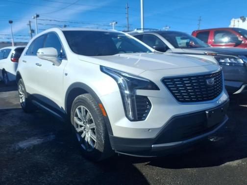 2022 Cadillac XT4 Premium Luxury