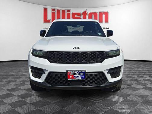 Bright White Clearcoat 2023 Jeep Grand Cherokee Altitude