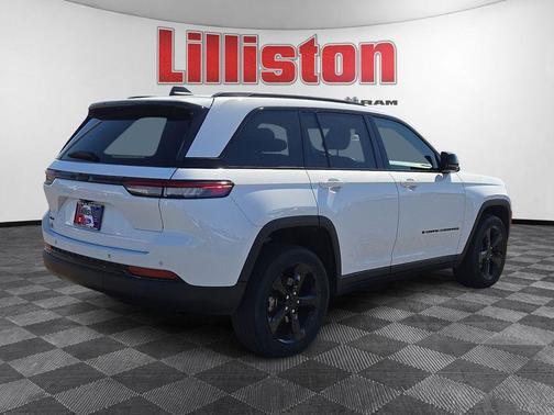Bright White Clearcoat 2023 Jeep Grand Cherokee Altitude