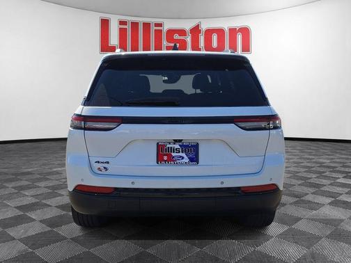 Bright White Clearcoat 2023 Jeep Grand Cherokee Altitude