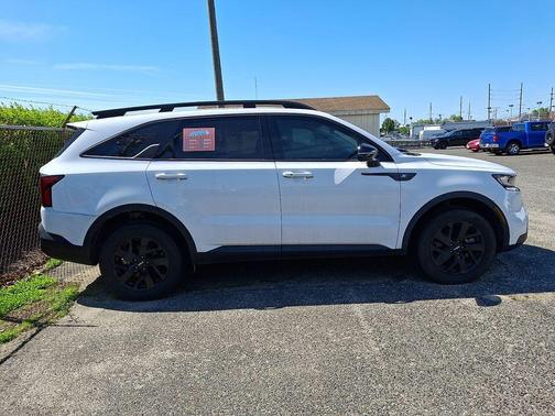 Glacial White Pearl 2022 Kia Sorento S