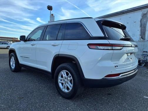 2022 Jeep Grand Cherokee Laredo
