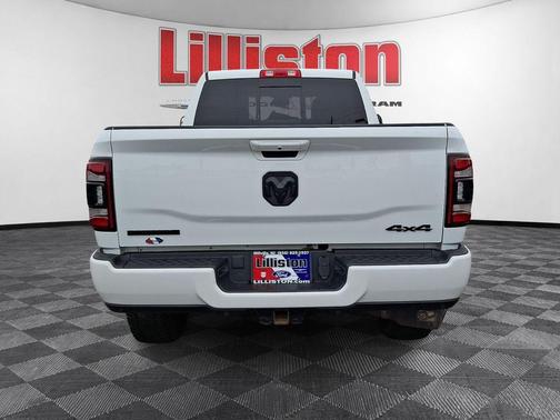 Bright White Clearcoat 2022 RAM 2500 Big Horn