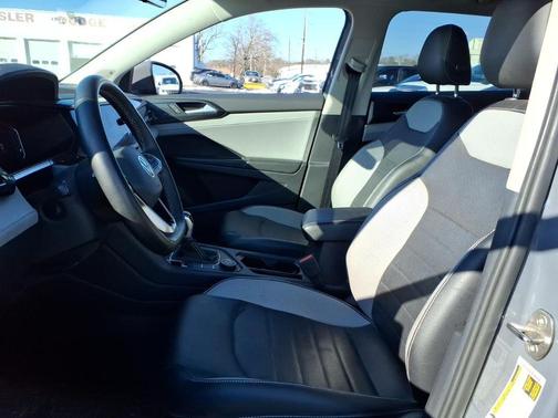 2022 Volkswagen Taos 1.5T SEL