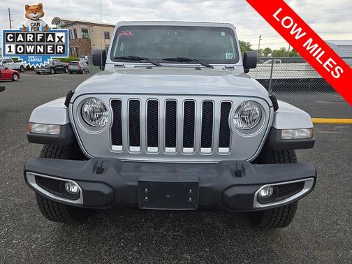 Silver Zynith Clearcoat 2022 Jeep Wrangler Unlimited Sahara