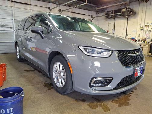 Ceramic Gray Clearcoat 2023 Chrysler Pacifica Touring-L