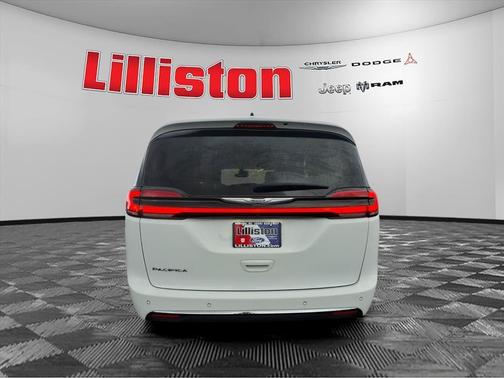 2023 Chrysler Pacifica Touring-L