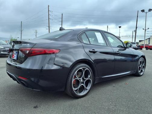 2022 Alfa Romeo Giulia Veloce