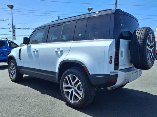 2024 Land Rover Defender P300