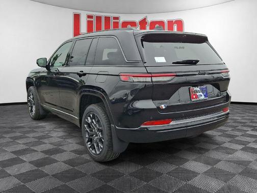 Gloss Black 2027 Jeep Grand Cherokee Summit