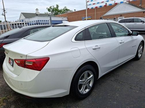 Summit White 2024 Chevrolet Malibu LT