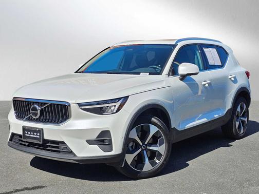 2024 Volvo XC40 B5 Plus Bright