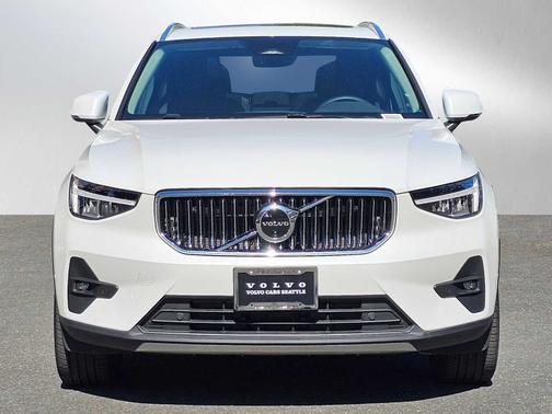 2024 Volvo XC40 B5 Plus Bright