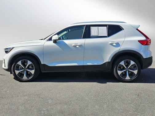 2024 Volvo XC40 B5 Plus Bright