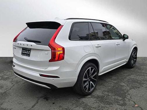 2023 Volvo XC90 Ultimate Dark 7-Seater