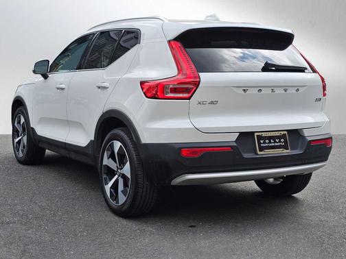 2024 Volvo XC40 B5 Plus Bright