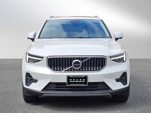 2024 Volvo XC40 B5 Plus Bright