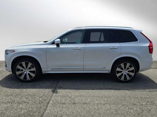 2022 Volvo XC90 Recharge Plug-In Hybrid eAWD Inscription 6 Seater