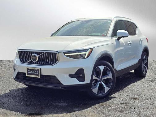 2024 Volvo XC40 B5 Plus Bright