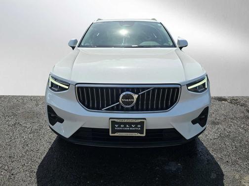 2024 Volvo XC40 B5 Plus Bright