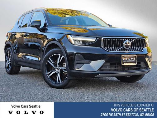 2025 Volvo XC40 B5 Core Bright Theme
