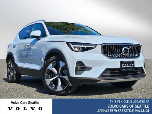 2025 Volvo XC40 B5 Plus Bright Theme