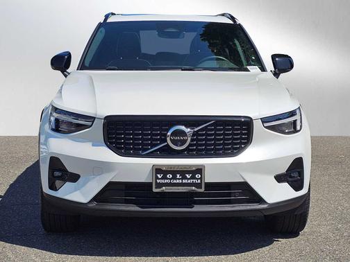 2024 Volvo XC40 B5 Plus Dark