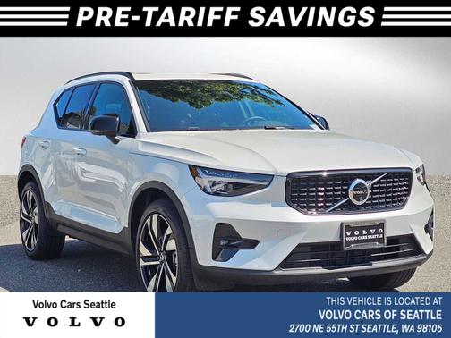 2024 Volvo XC40 B5 Plus Dark