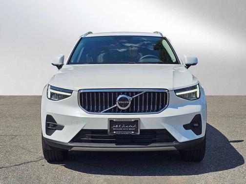 2024 Volvo XC40 B5 Plus Bright