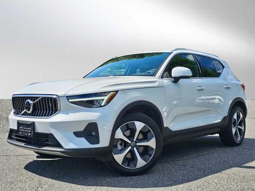 2024 Volvo XC40 B5 Plus Bright
