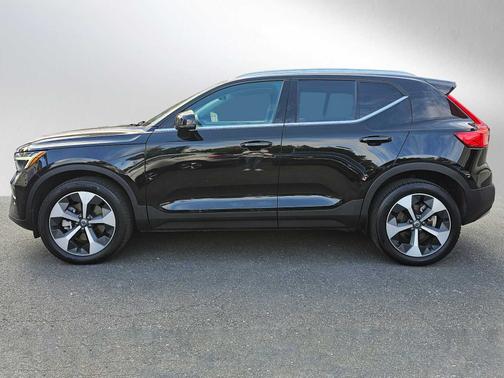 2024 Volvo XC40 B5 Plus Bright