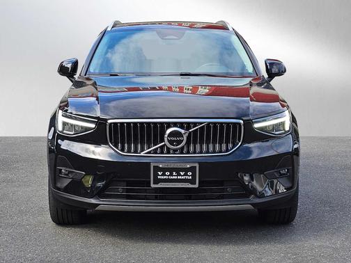 2024 Volvo XC40 B5 Plus Bright