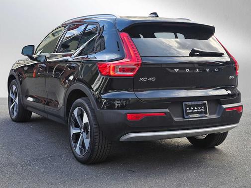 2024 Volvo XC40 B5 Plus Bright