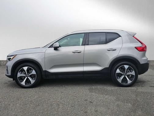 2024 Volvo XC40 B5 Plus Bright