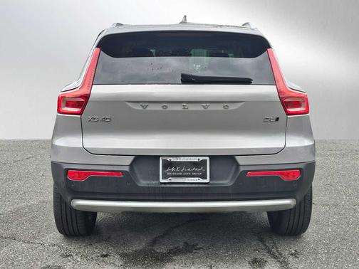 2024 Volvo XC40 B5 Plus Bright