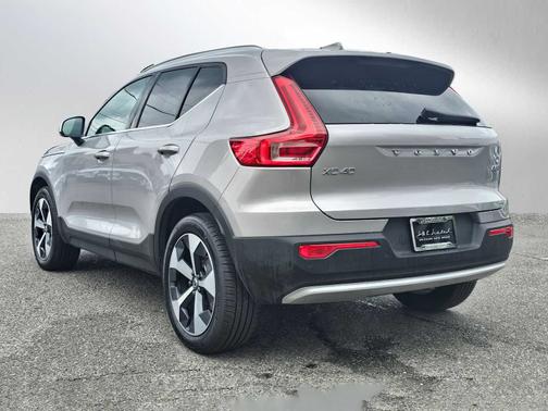 2024 Volvo XC40 B5 Plus Bright