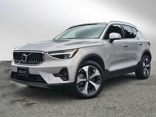2024 Volvo XC40 B5 Plus Bright