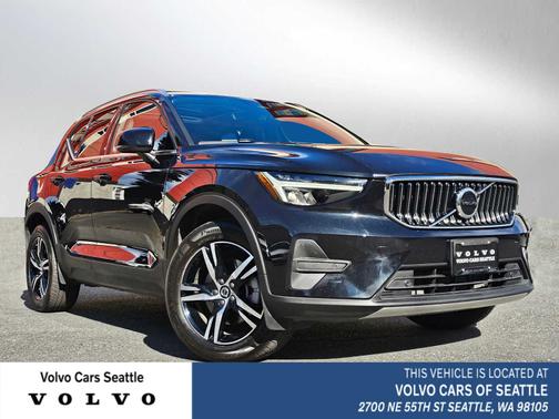 2025 Volvo XC40 B5 Core Bright Theme