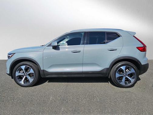 2024 Volvo XC40 B5 Plus Bright